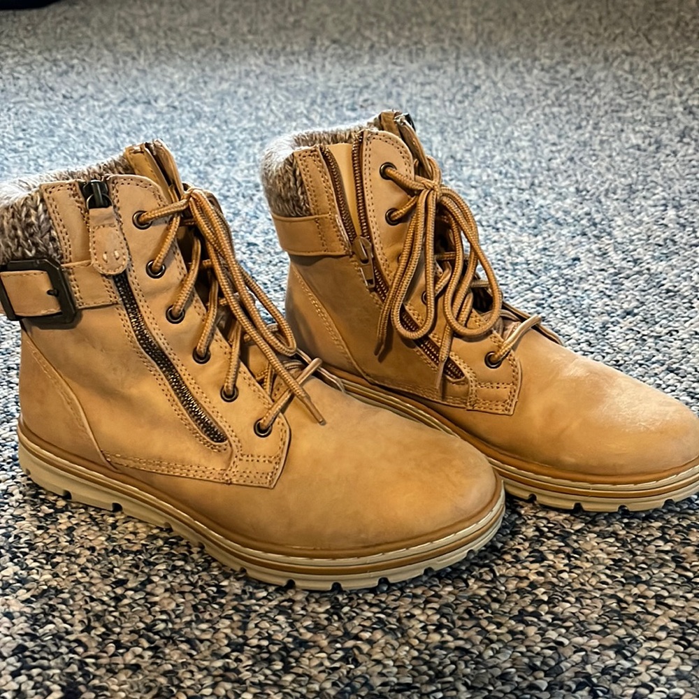 Cliffs by White Mountain Hiking Boots